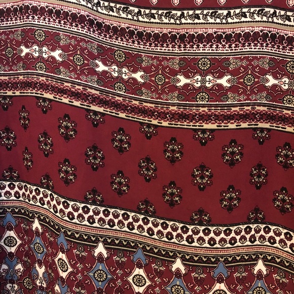 Quarter Length Blouse - Picture 2 of 3